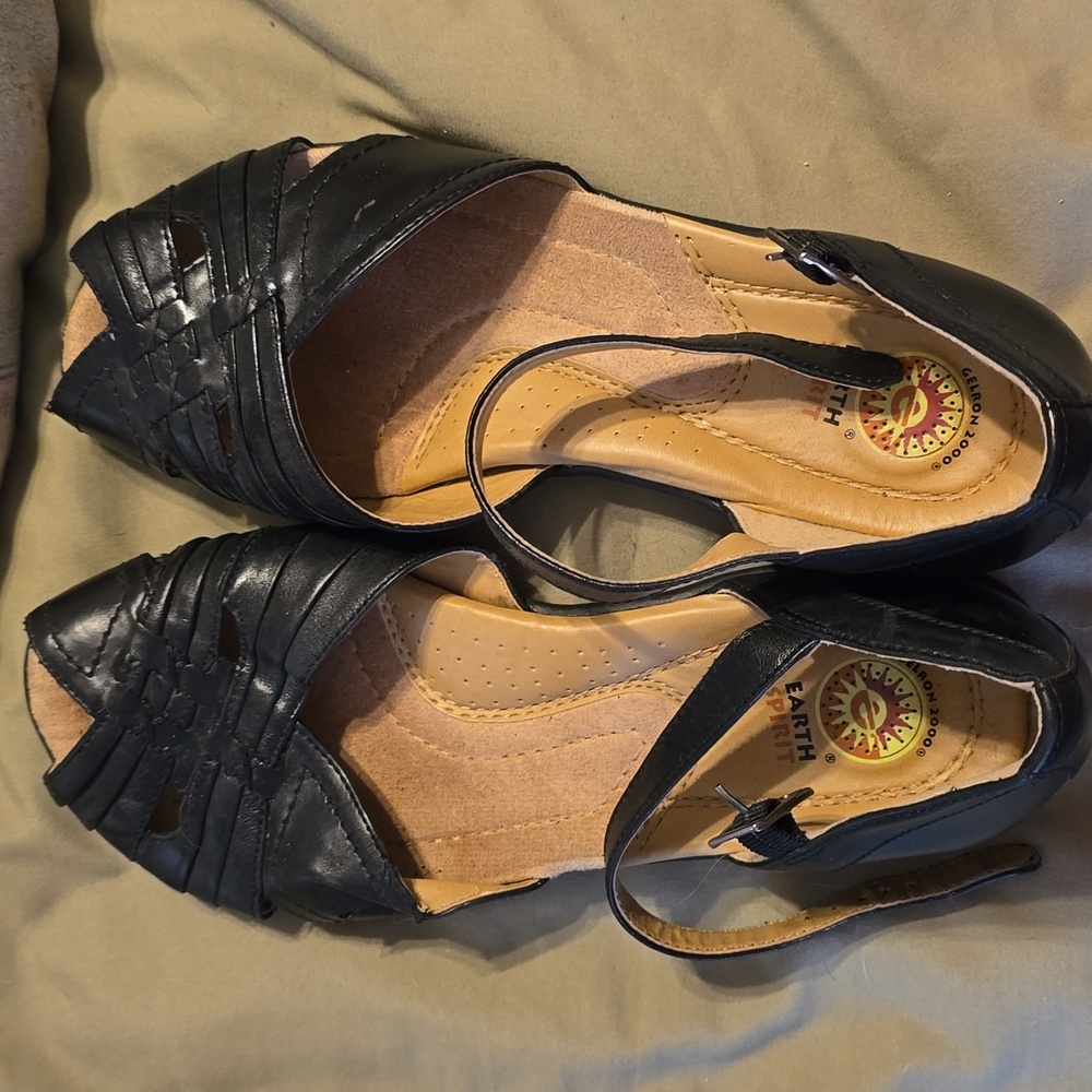 Size 9 black Earth Spirit sandals